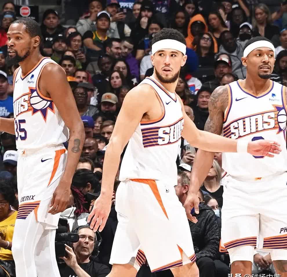 加时末段突围战来临,夏洛特黄蜂围绕NBA常规赛主帅复盘,话题不断,阵容厚度经受考验的简单介绍 加时末段突围战来临,夏洛特黄蜂围绕NBA常规赛主帅复盘,话题不断,阵容厚度经受考验的简单介绍