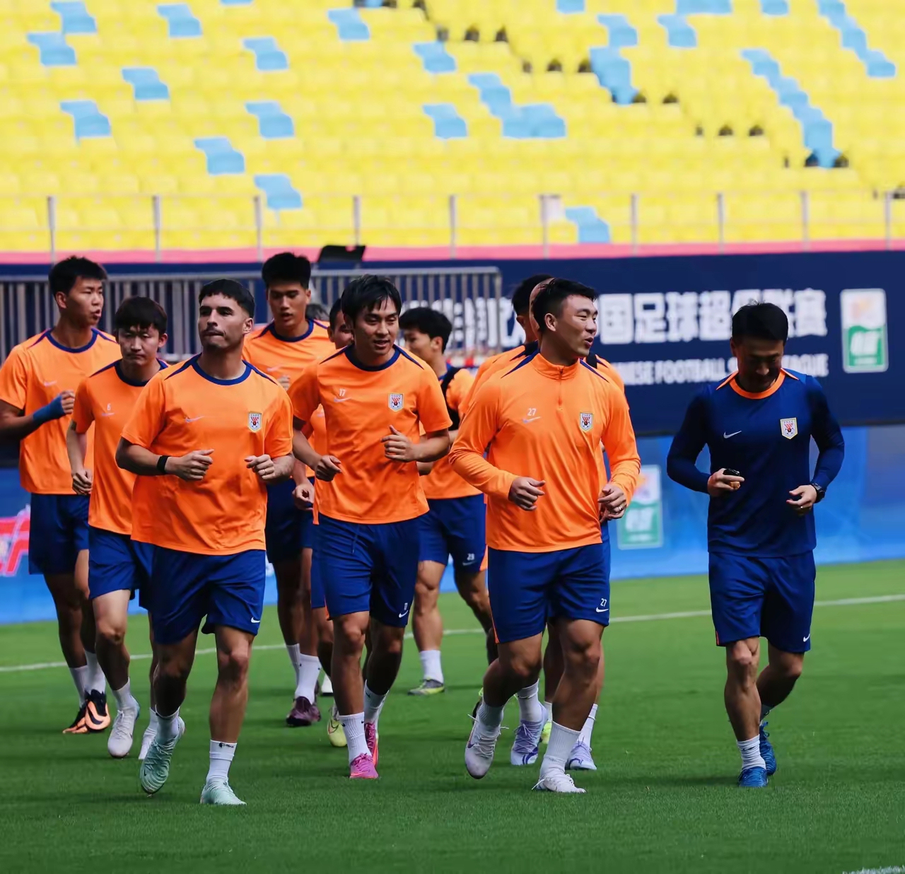 山东泰山迎战成都首发